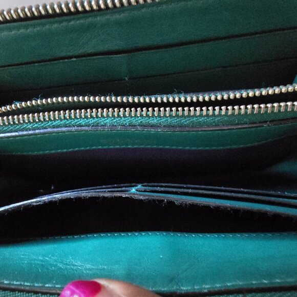 Bvlgari Green Leather Serpenti Forever Zip Around Wallet ~ EUC w/Original Box - Picture 6 of 8